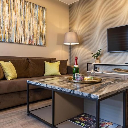 Deluxe Apartment Mit Tiefgarage In Naehe Messe-Bmw-Porsche-Dhl-Flughafen-Flugzeugwerk Der Deutsche Aircraft ไลป์ซิก ภายนอก รูปภาพ