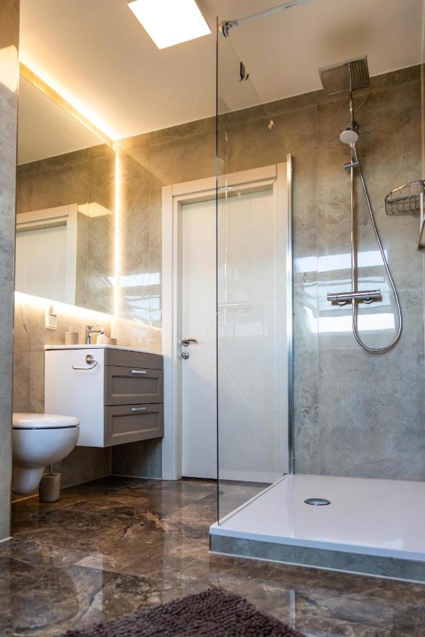 Deluxe Apartment Mit Tiefgarage In Naehe Messe-Bmw-Porsche-Dhl-Flughafen-Flugzeugwerk Der Deutsche Aircraft ไลป์ซิก ภายนอก รูปภาพ
