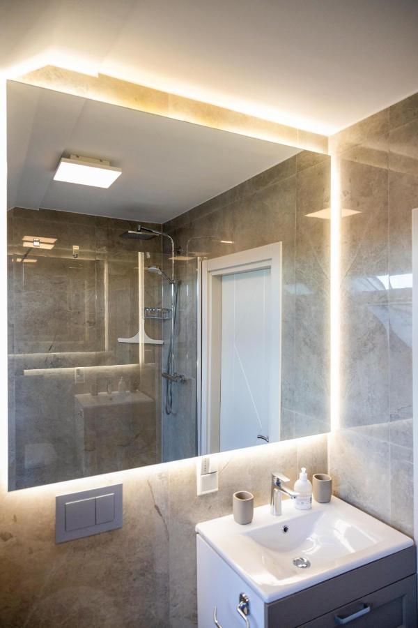 Deluxe Apartment Mit Tiefgarage In Naehe Messe-Bmw-Porsche-Dhl-Flughafen-Flugzeugwerk Der Deutsche Aircraft ไลป์ซิก ภายนอก รูปภาพ